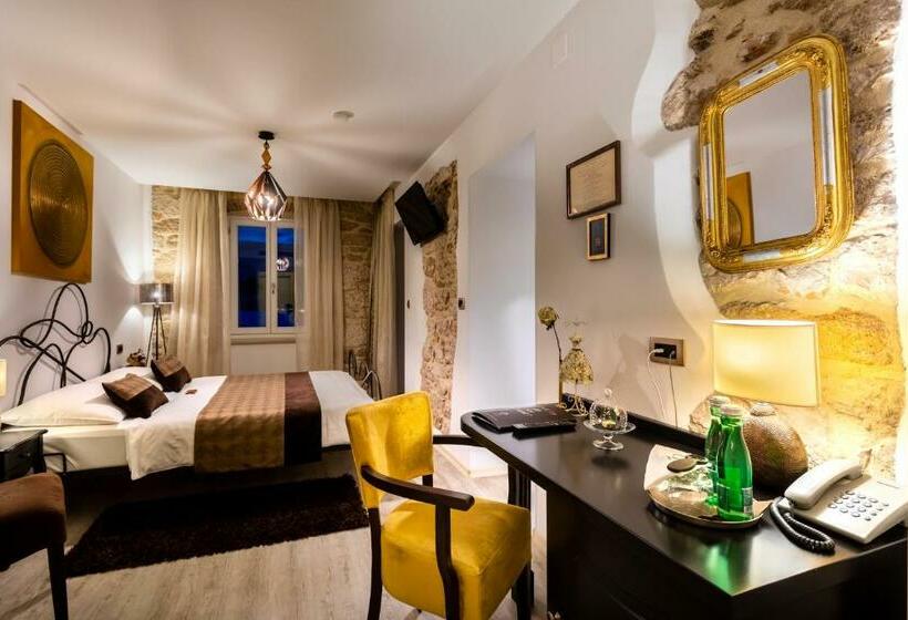 اتاق استاندارد با بالکن و چشمانداز دریا, Heritage Forza