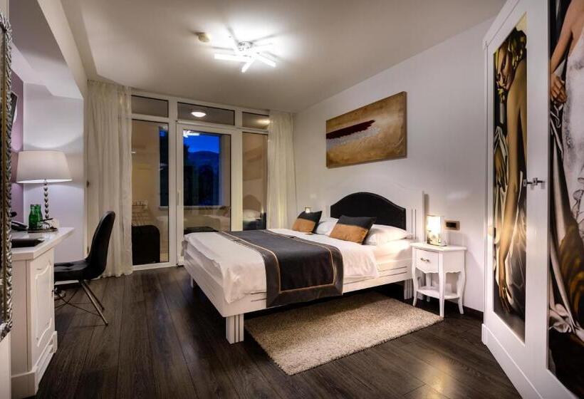 اتاق استاندارد با بالکن و چشمانداز دریا, Heritage Forza