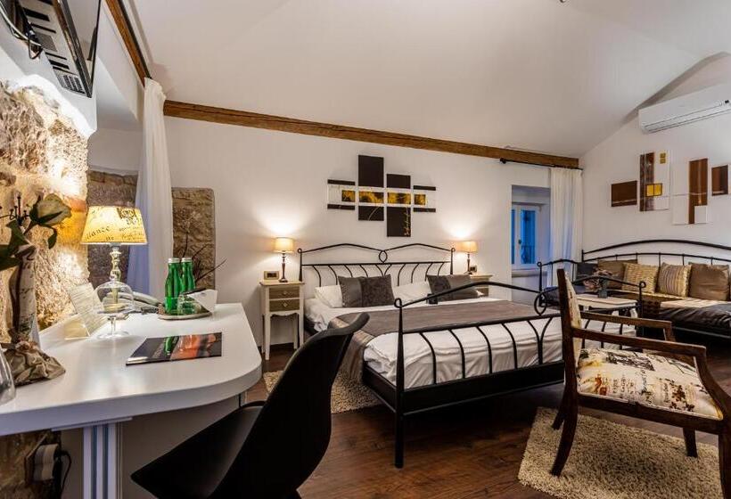 اتاق استاندارد با تراس, Heritage Forza