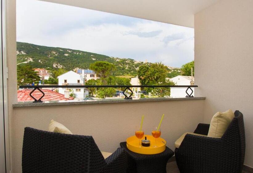 اتاق استاندارد با بالکن, Heritage Forza