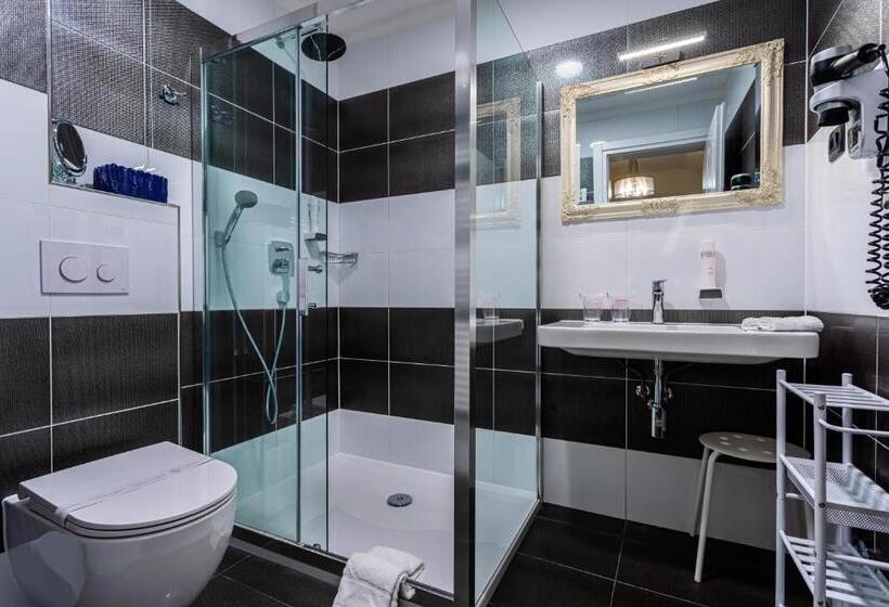 اتاق استاندارد با بالکن, Heritage Forza