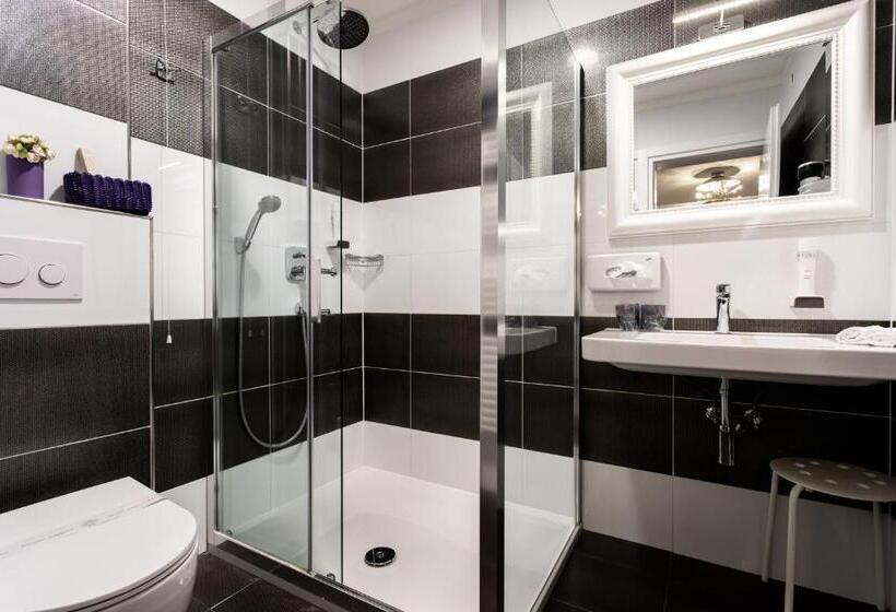 اتاق استاندارد با بالکن, Heritage Forza