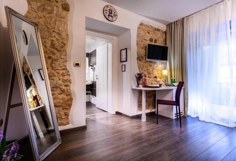 اتاق استاندارد با بالکن, Heritage Forza