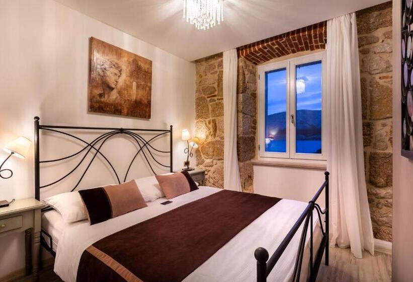 اتاق استاندارد با چشمانداز دریا, Heritage Forza