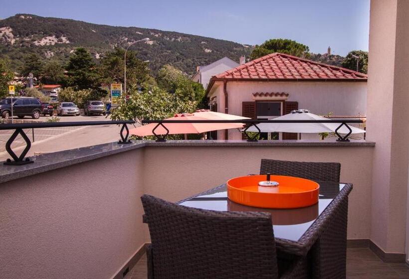 سوئیت با بالکن, Heritage Forza