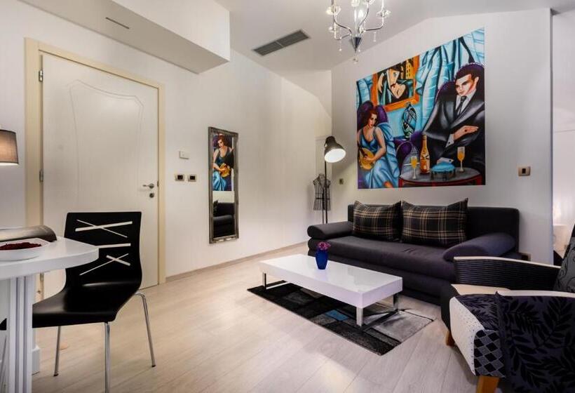 سوئیت با بالکن, Heritage Forza