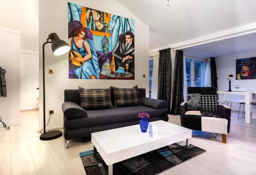 سوئیت با بالکن, Heritage Forza