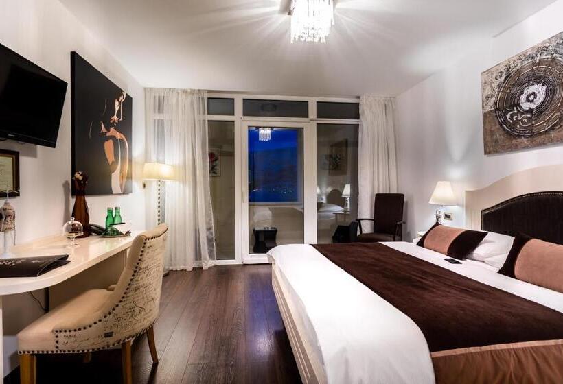 اتاق استاندارد با بالکن و چشمانداز دریا, Heritage Forza