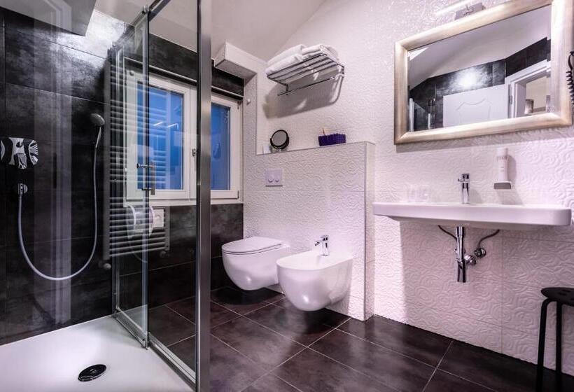 اتاق استاندارد با بالکن و چشمانداز دریا, Heritage Forza