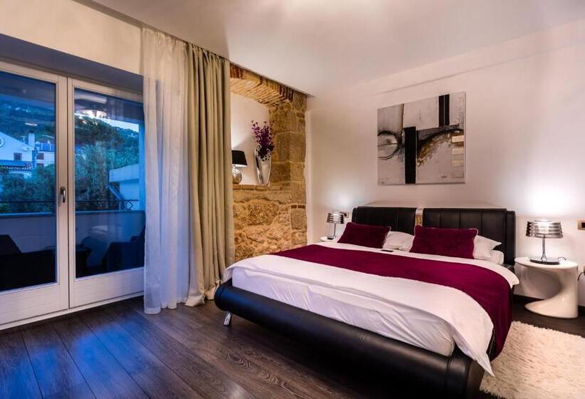 اتاق استاندارد با بالکن, Heritage Forza