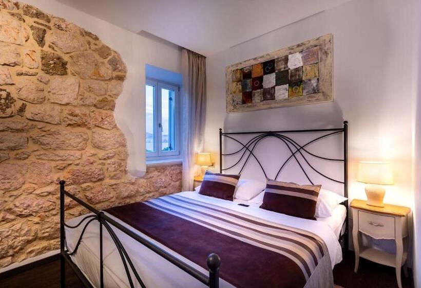 سوئیت با بالکن, Heritage Forza