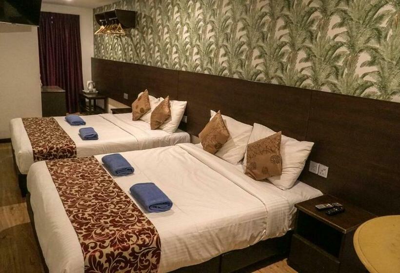 חדר דלוקס לארבעה, Highlanders