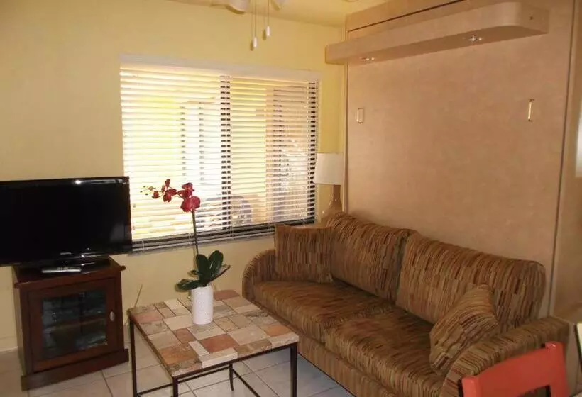 استودیوی استاندارد, Hollywood Sands Resort