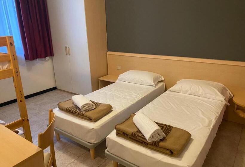 חדר סטנדרט לארבעה, Mazzini