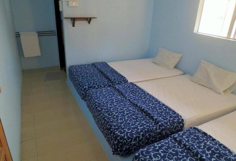 חדר סטנדרט לשלושה, Pangkor Fish House