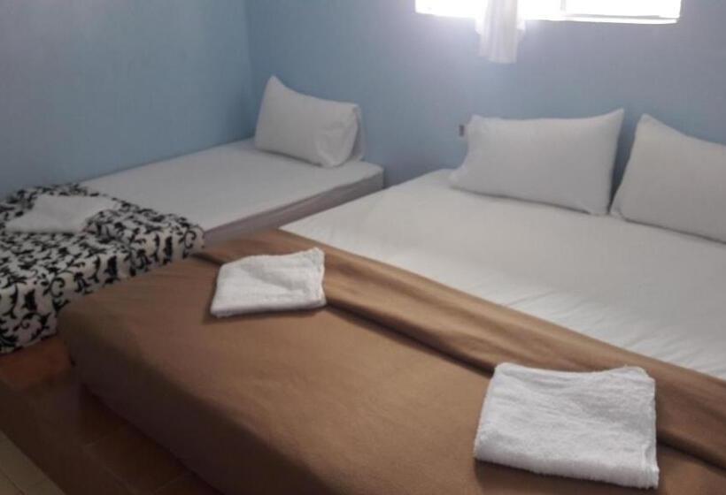 חדר סטנדרט לשלושה, Pangkor Fish House