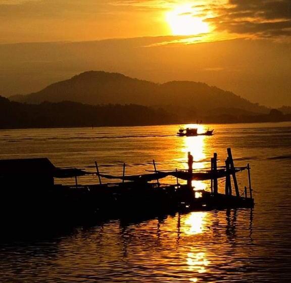 חדר סטנדרט לשלושה, Pangkor Fish House