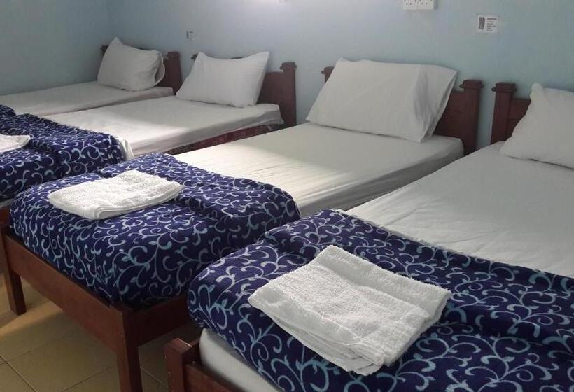 חדר אקונומי לארבעה, Pangkor Fish House