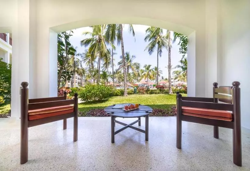 اتاق لوکس با چشم‌انداز استخر, Prideinn Paradise Beach Resort & Spa Mombasa