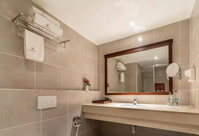 اتاق لوکس با چشم‌انداز استخر, Prideinn Paradise Beach Resort & Spa Mombasa