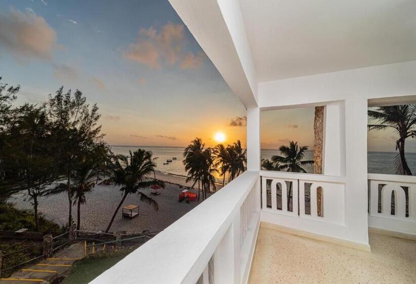プールの見えるデラックスルーム, Prideinn Paradise Beach Resort & Spa Mombasa