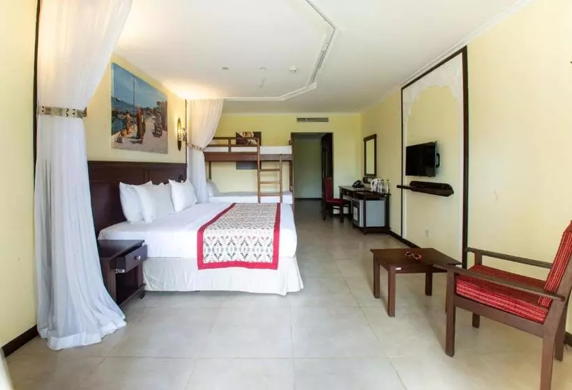 اتاق لوکس با چشم‌انداز استخر, Prideinn Paradise Beach Resort & Spa Mombasa