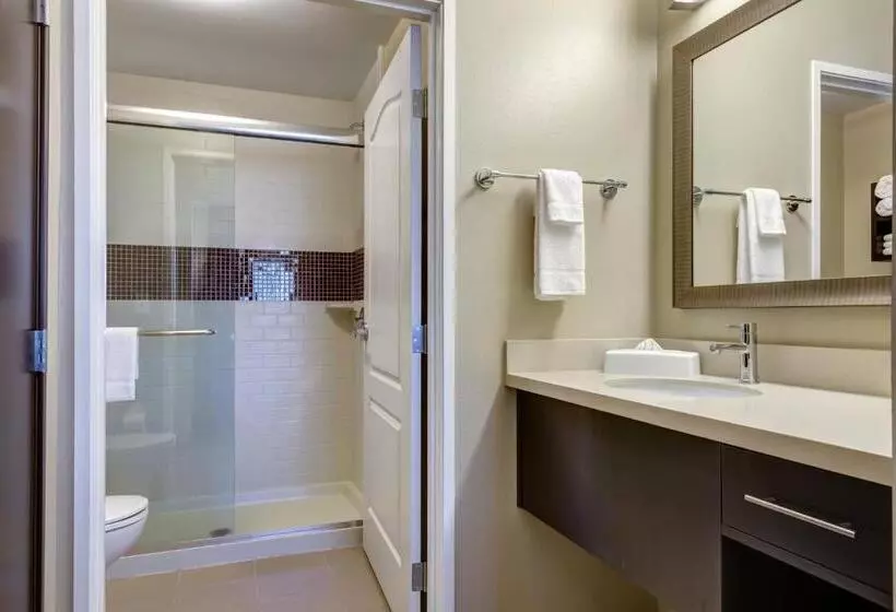 キングサイズベッドのスイートルーム, Staybridge Suites St Louis   Westport, An Ihg