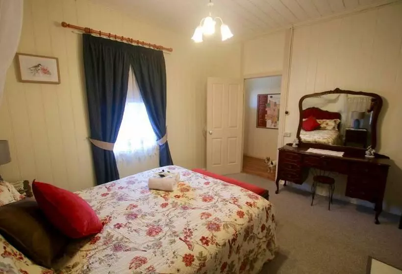 １ベッドルームハウス, Tenterfield Historic C1895 Cottage