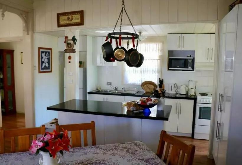 １ベッドルームハウス, Tenterfield Historic C1895 Cottage