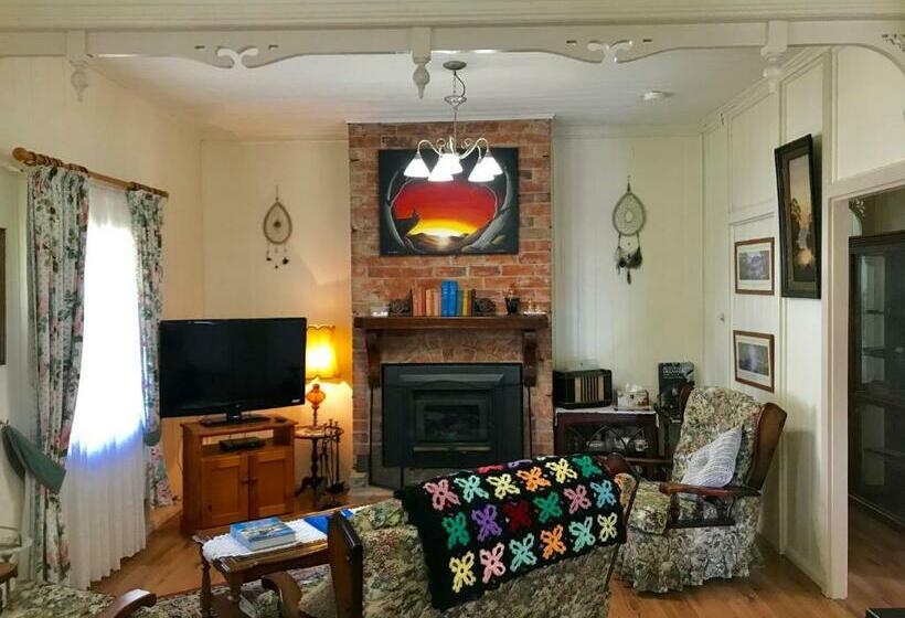 １ベッドルームハウス, Tenterfield Historic C1895 Cottage