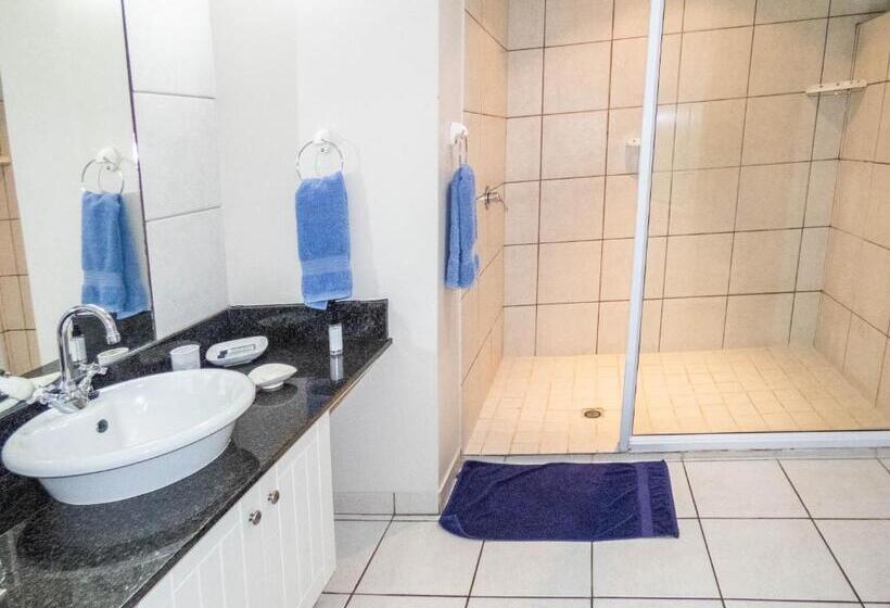 اتاق سوپریور با چشم‌انداز باغ, Sheilan House