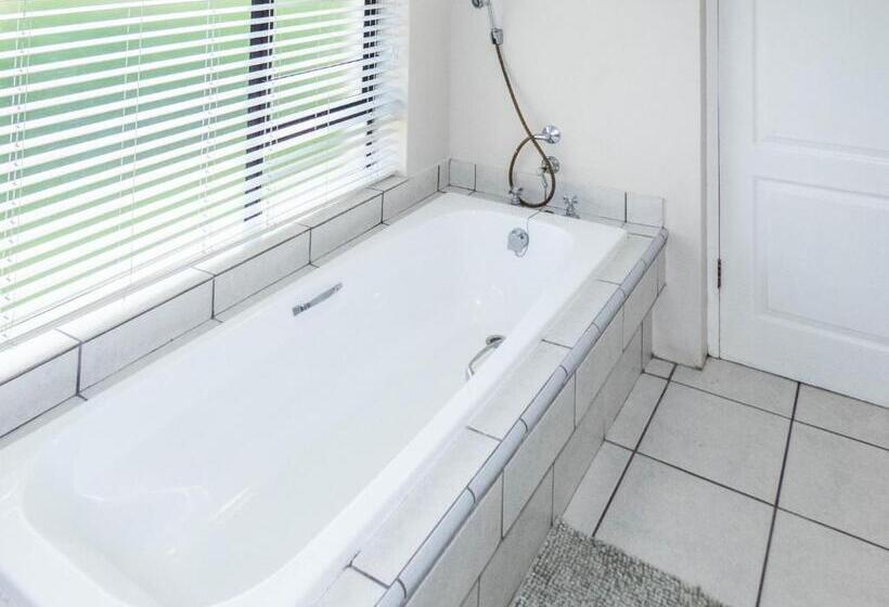 اتاق استاندارد, Sheilan House