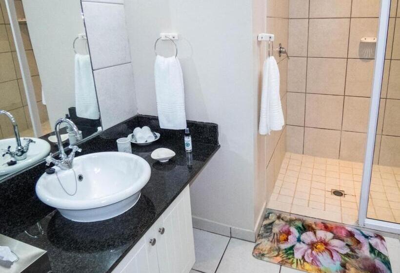 اتاق استاندارد اینتریور, Sheilan House