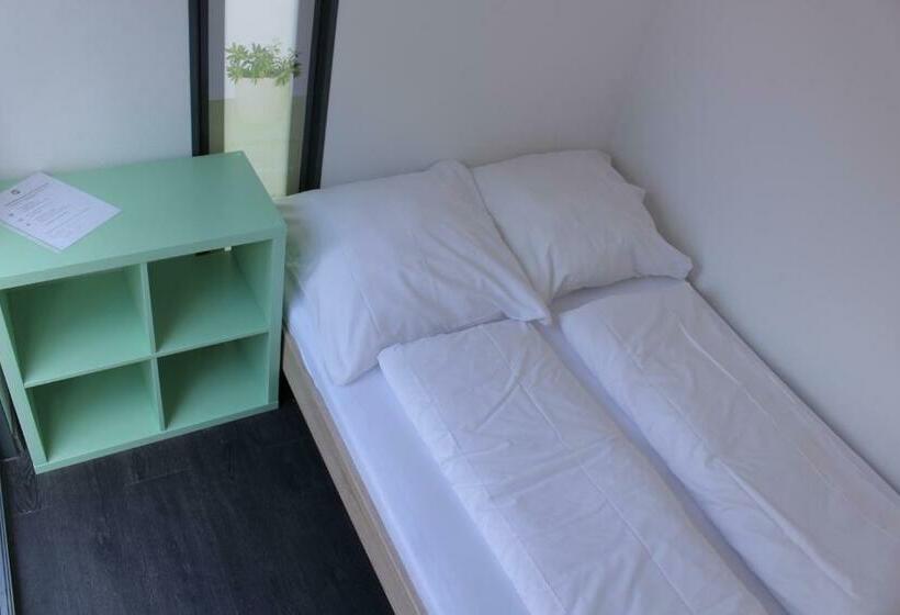 اتاق استاندارد با سرویس بهداشتی مشترک, Qbe Hotel Heizhaus Berlin