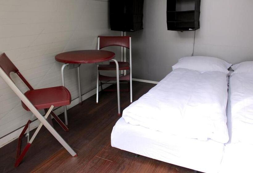 اتاق استاندارد با سرویس بهداشتی مشترک, Qbe Hotel Heizhaus Berlin