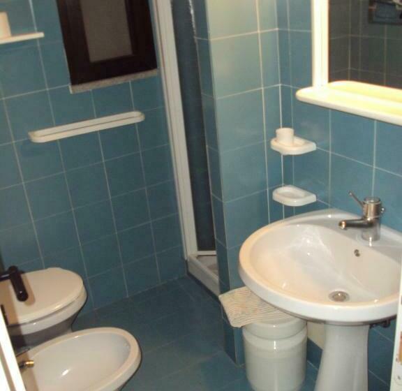 اتاق استاندارد سه تخته با بالکن, Verdemare Sardegna Uno