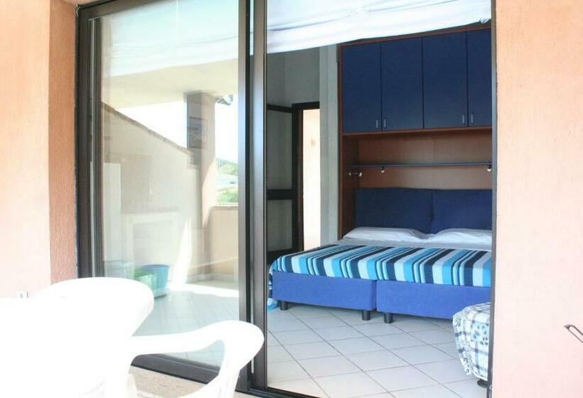 اتاق استاندارد سه تخته با بالکن, Verdemare Sardegna Uno