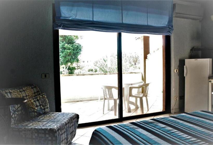 اتاق استاندارد سه تخته با بالکن, Verdemare Sardegna Uno