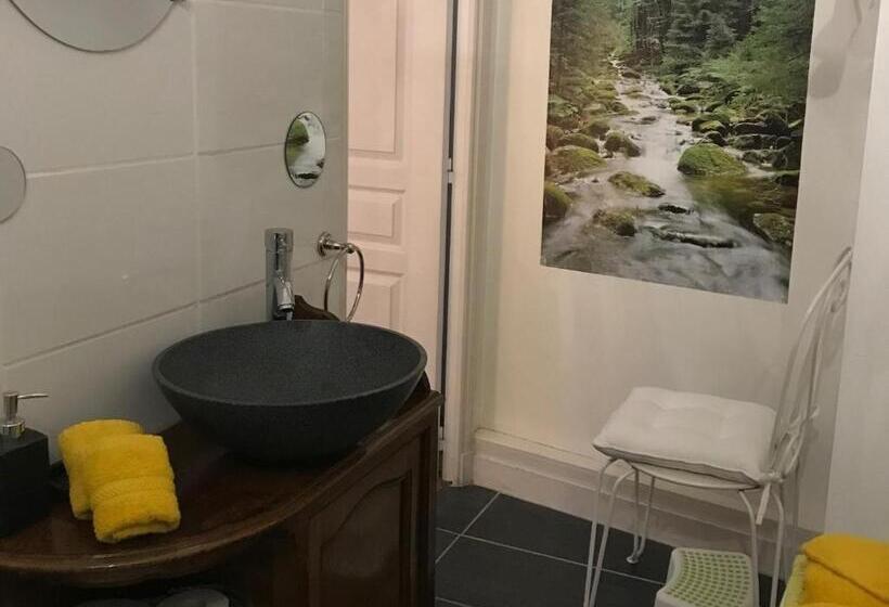 اتاق استاندارد, B&b Le Miroir Aux Fées Bordeaux