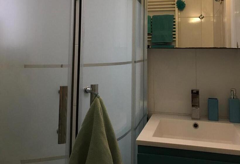 اتاق استاندارد سه نفره, B&b Le Miroir Aux Fées Bordeaux