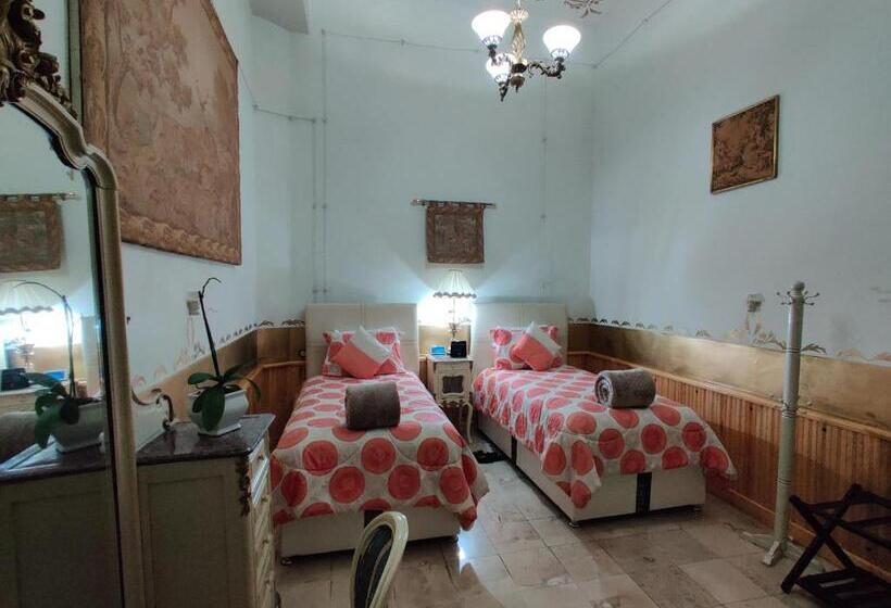 سوییت اجرایی, Azcami Boutique