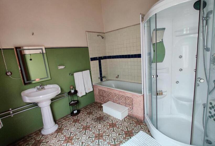 سوییت جونیور, Azcami Boutique