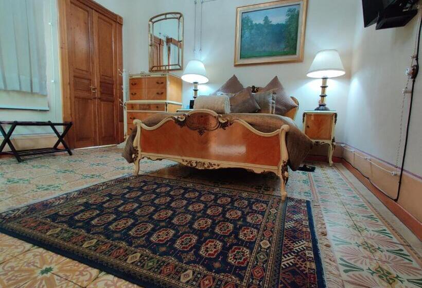 سوییت جونیور, Azcami Boutique