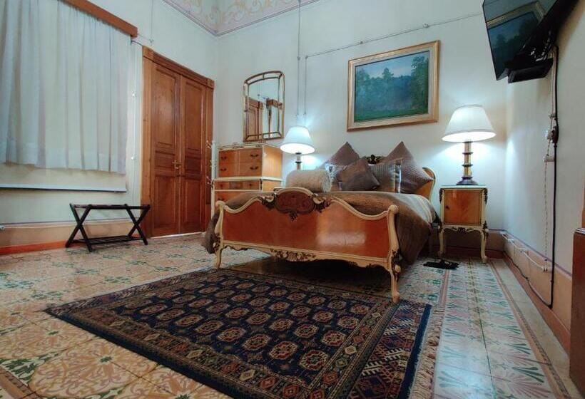 سوییت جونیور, Azcami Boutique