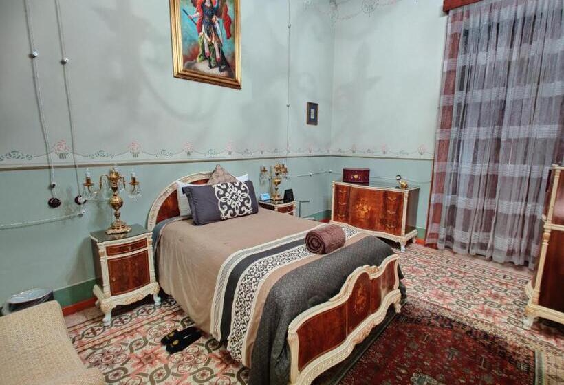 سوییت سوپریور, Azcami Boutique