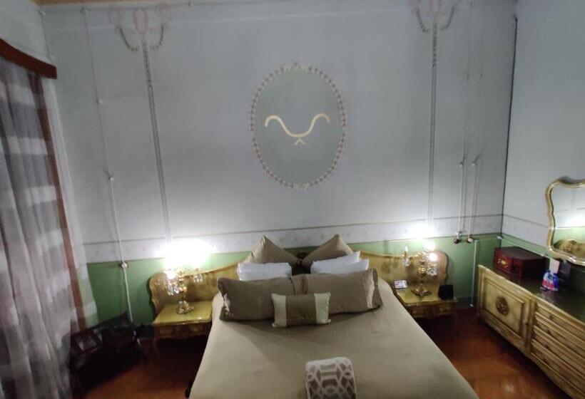 سوییت سوپریور, Azcami Boutique