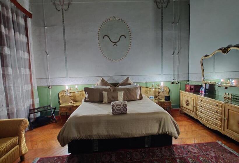 سوییت سوپریور, Azcami Boutique