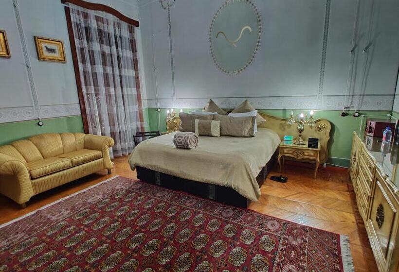 سوییت سوپریور, Azcami Boutique