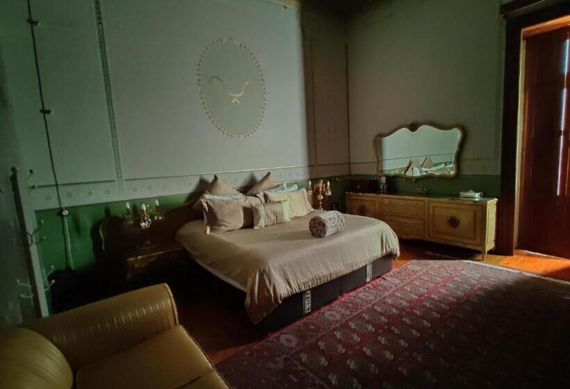 سوییت سوپریور, Azcami Boutique
