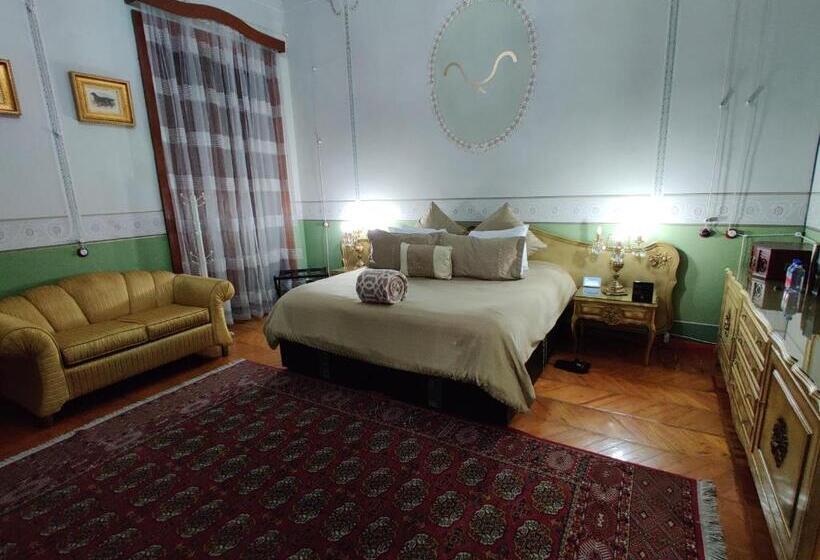 سوییت سوپریور, Azcami Boutique